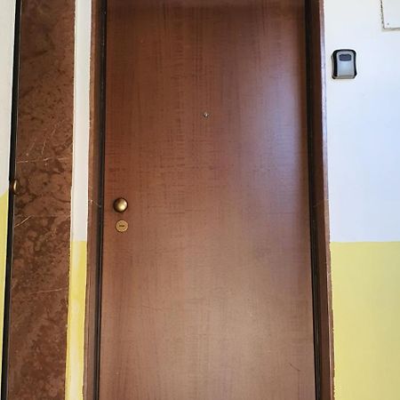 Center Apartment Тирана Екстер'єр фото