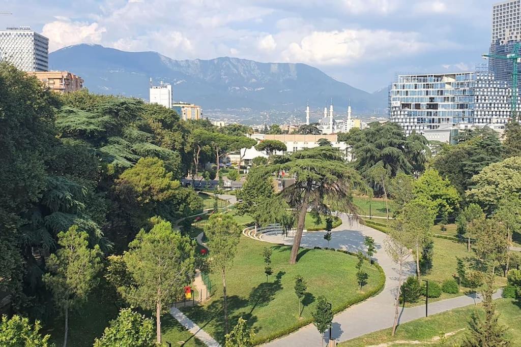 Center Apartment Тирана Екстер'єр фото