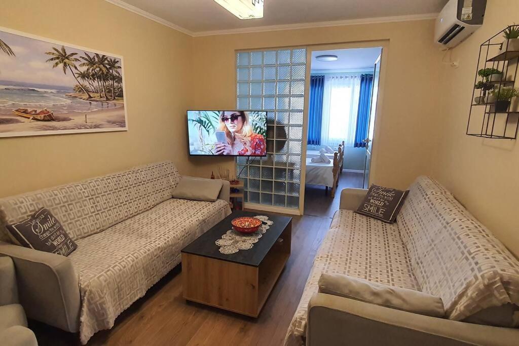 Center Apartment Тирана Екстер'єр фото